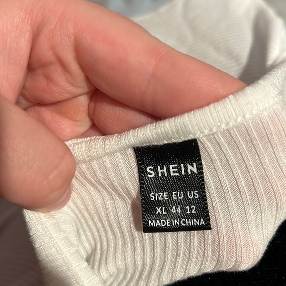 white v neck shein top - Picture 3 of 3